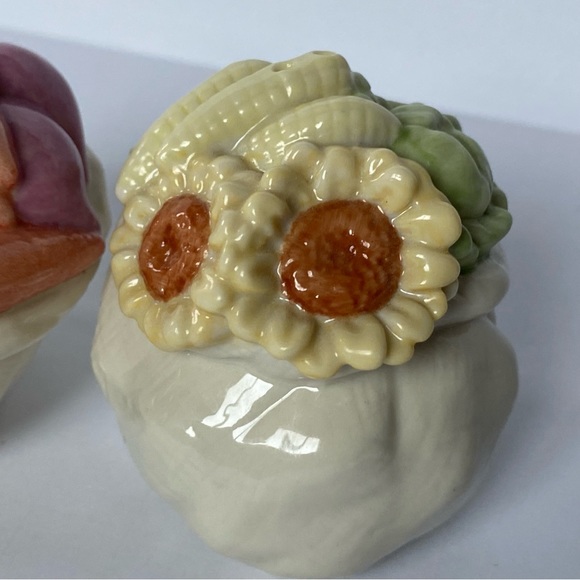 Vegetable Ceramic Salt & Pepper Shakers Ceramic EUC Sunflower Carrots Cabbages - Picture 5 of 13